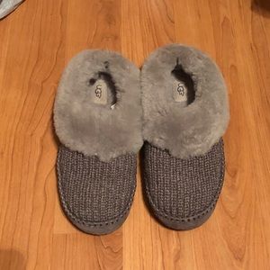 Grey knit ugg slippers